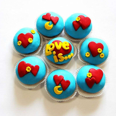 Капкейки "Love is..." купить - рубцовск.сладкоежкин.рф